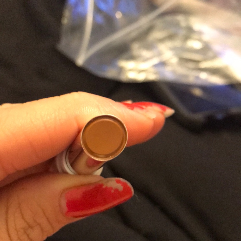 Concealer - Picture 3 of 8